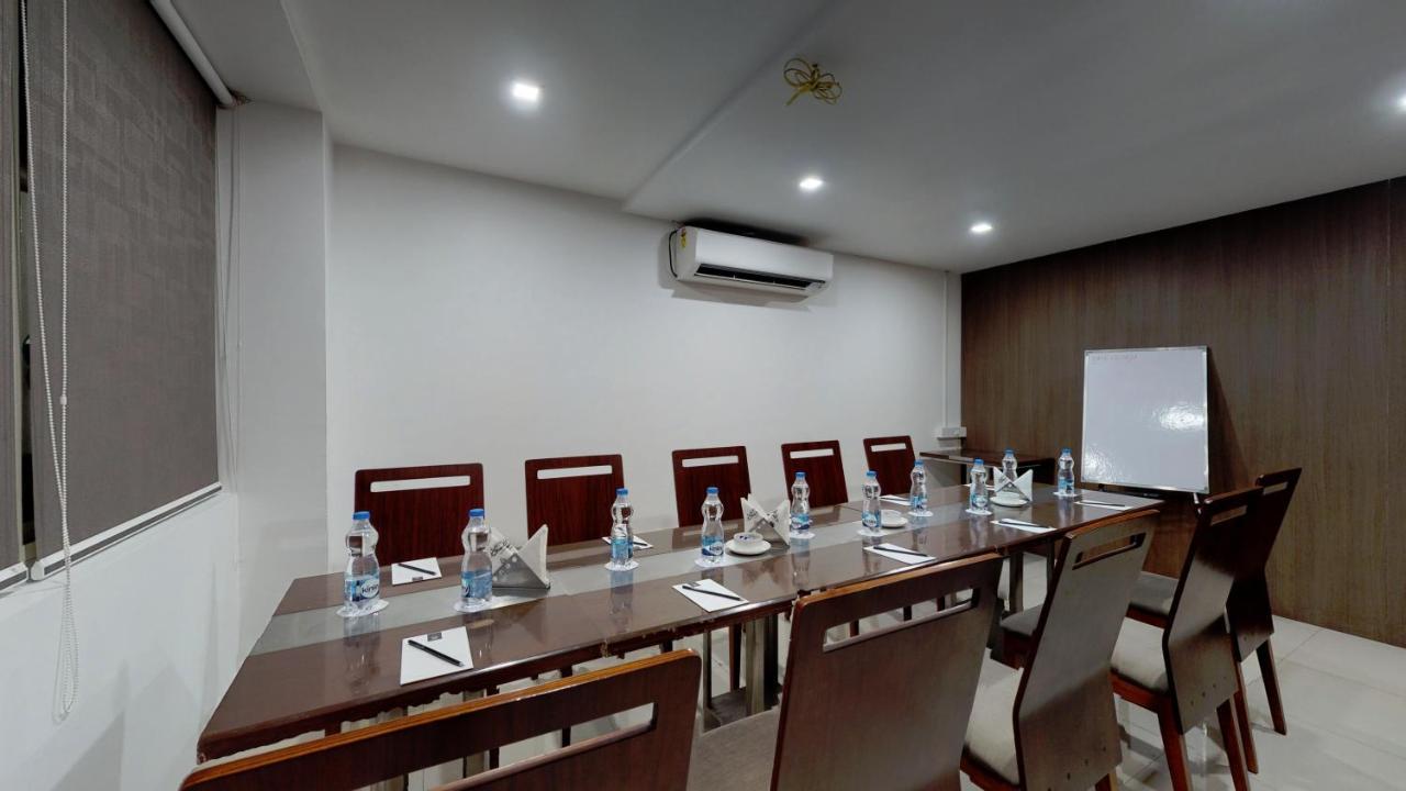Готель Shivas Gateway Devanahalli Екстер'єр фото